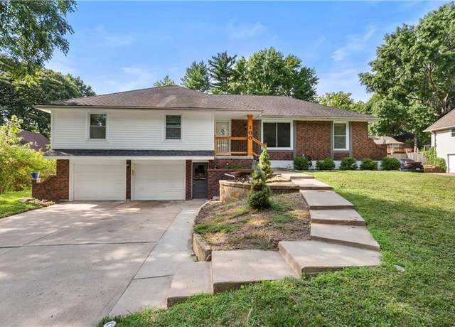 Property at 100 NW Locust Dr, Blue Springs, MO 64014, 3 beds, 2.5 baths