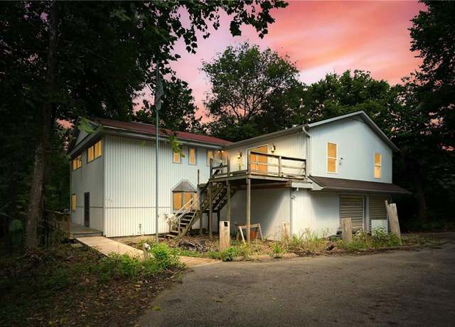 Property at 153 SE 125 Rd, Warrensburg, MO 64093, 4 beds, 4 baths