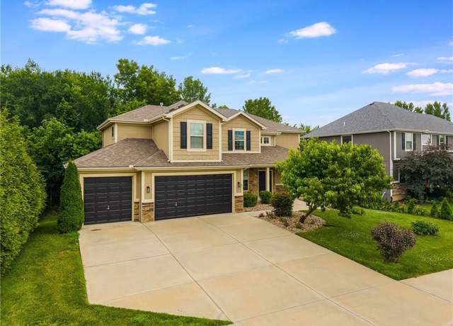 Property at 875 Clearview Dr, Lansing, KS 66043, 5 beds, 4.5 baths