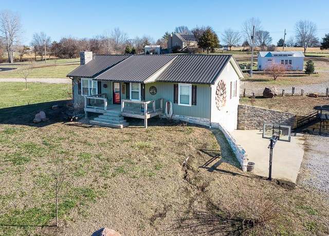 Property at 20568 251st St, Tonganoxie, KS 66086, 4 beds, 3 baths