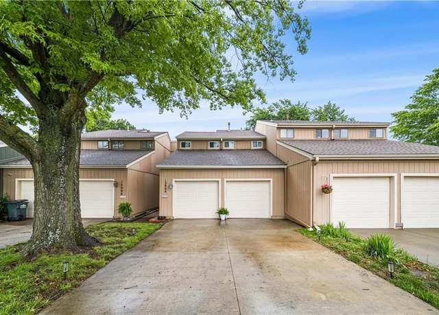 Property at 12904 W 67th St, Shawnee, KS 66216, 3 beds, 1.5 baths