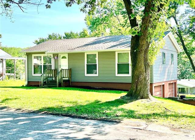 Property at 2401 Ivy Ct, St Joseph, MO 64503, 3 beds, 2 baths