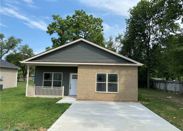 Property at 103 S St Charles St, Windsor, MO 65360, 10 beds