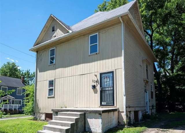 Property at 1353 SW Western Ave, Topeka, KS 66604, 5 beds, 3 baths