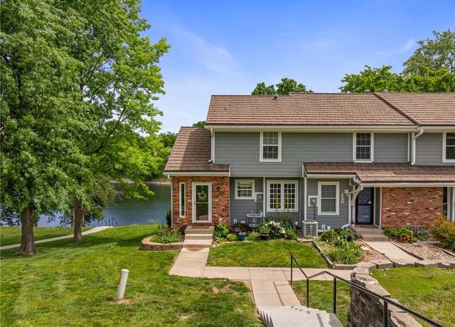 Property at 218 NE Bayview Dr, Lee's Summit, MO 64064, 2 beds, 2 baths