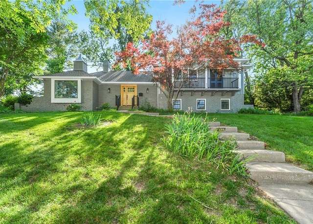 Property at 8410 Cherokee Ln, Leawood, KS 66206, 4 beds, 2.5 baths