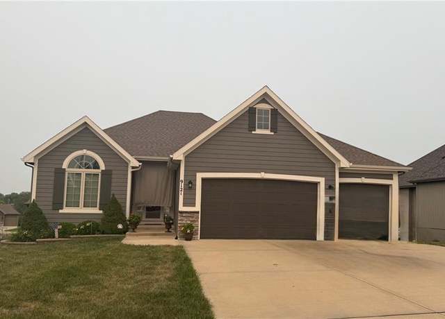 Property at 9121 N Myrtle Ave, Kansas City, MO 64158, 4 beds, 3 baths