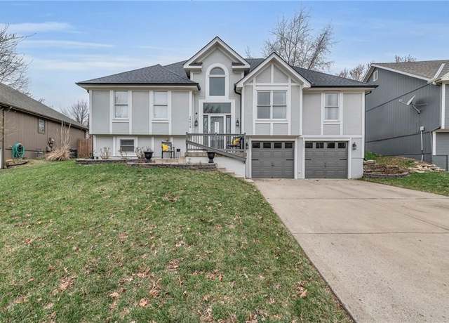 Property at 14618 Killarney Ln, Smithville, MO 64089, 4 beds, 3 baths