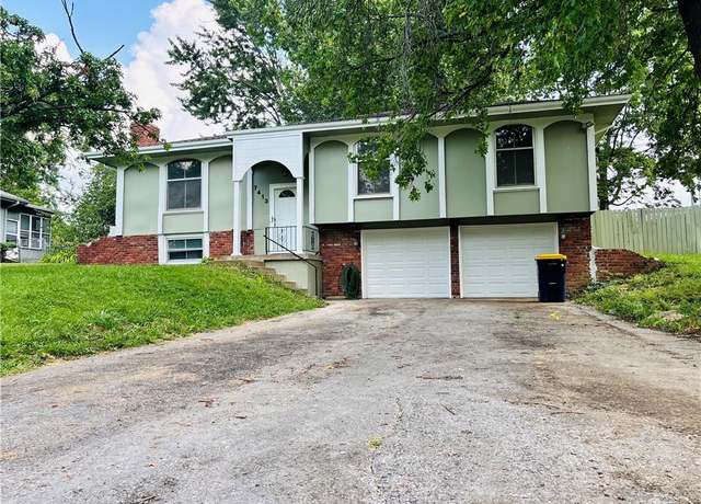 Property at 7413 Loma Vista Dr, Kansas City, MO 64138, 3 beds, 2 baths