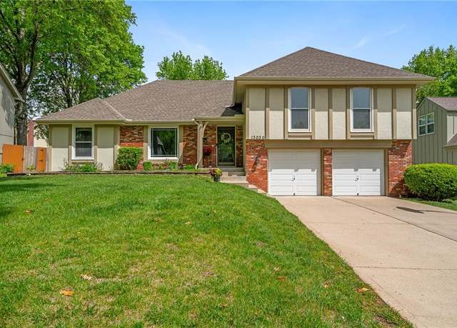 Property at 13030 W 105th St, Overland Park, KS 66215, 4 beds, 2.5 baths