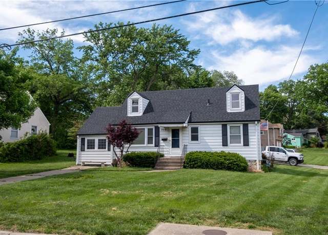 Property at 7516 W 83rd St, Overland Park, KS 66204, 3 beds, 1.5 baths