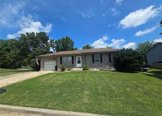 Property at 701 E Grandriver St, Clinton, MO 64735, 3 beds, 2 baths