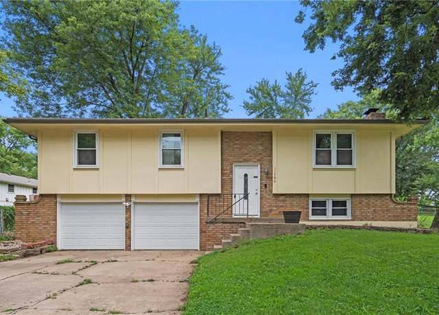 Property at 11790 Flint St, Platte City, MO 64079, 3 beds, 2.5 baths