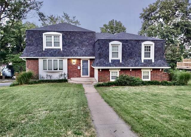 Property at 9201 Goddard St, Overland Park, KS 66214, 5 beds, 3.5 baths