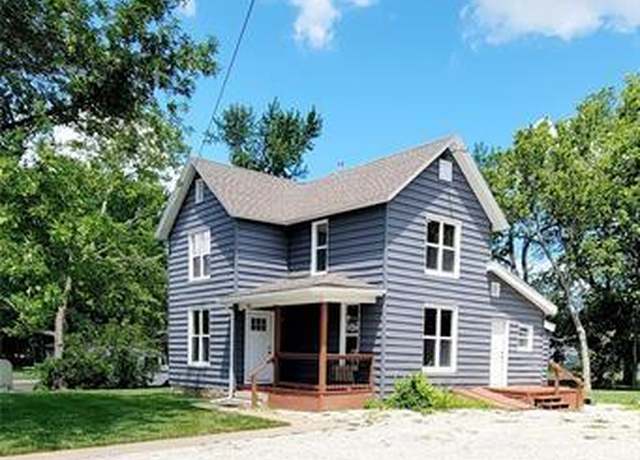 Property at 304 E Lincoln St, Iola, KS 66749, 3 beds, 2 baths