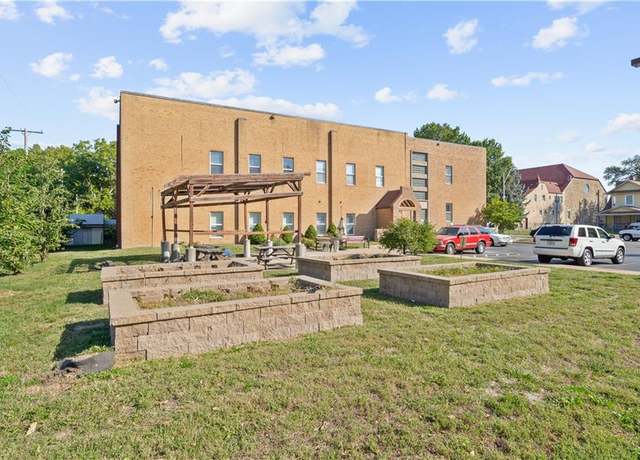 Property at 4200 Tracy Ave, Kansas City, MO 64110, 55 beds