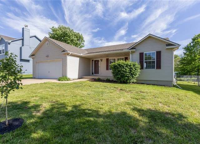 Property at 439 W Meadowlark St, Gardner, KS 66030, 3 beds, 2 baths