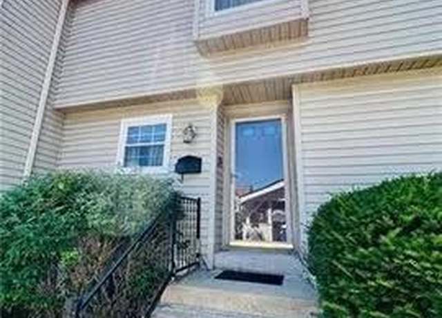 Property at 11918 E 59th Tr Cir, Kansas City, MO 64133, 3 beds, 1.5 baths