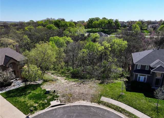 Property at 8335 Frederick Ct, De Soto, KS 66018