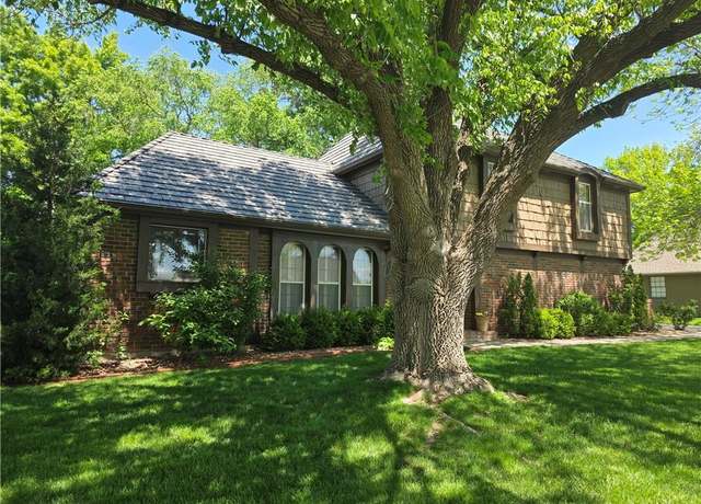 Property at 9604 W 106th St, Overland Park, KS 66212, 4 beds, 3 baths