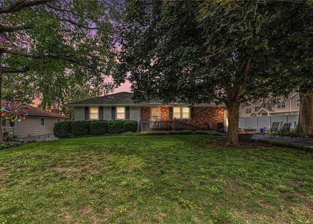 Property at 308 E Meadow St, Smithville, MO 64089, 3 beds, 2 baths