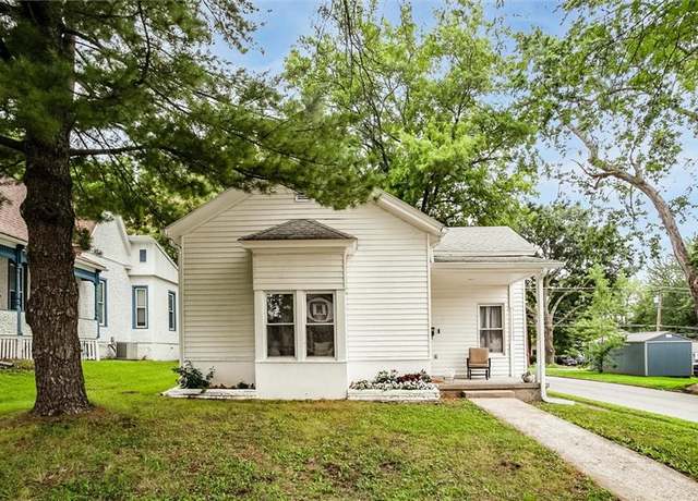 Property at 1924 Franklin Ave, Lexington, MO 64067, 3 beds, 2 baths