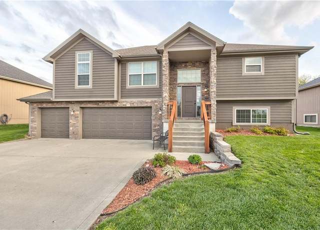 Property at 15239 Sycamore St, Basehor, KS 66007, 4 beds, 3 baths