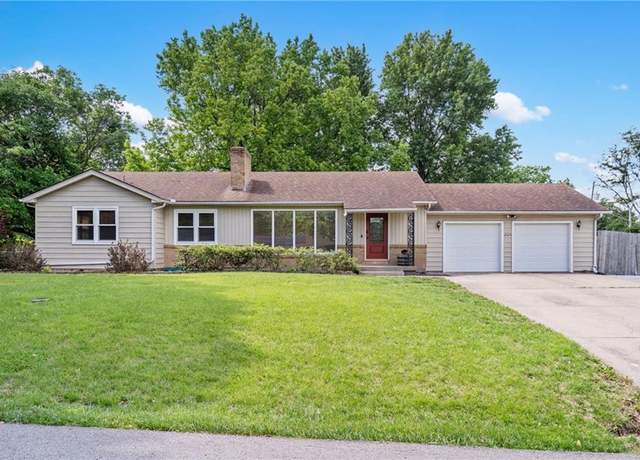 Property at 205 NW 54th Ter, Gladstone, MO 64118, 3 beds, 2.5 baths