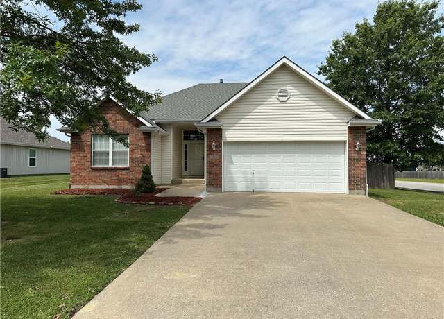 Property at 701 SW Logan Dr, Grain Valley, MO 64029, 4 beds, 3 baths