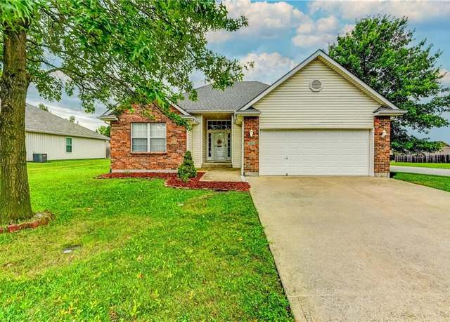 Property at 701 SW Logan Dr, Grain Valley, MO 64029, 4 beds, 3 baths