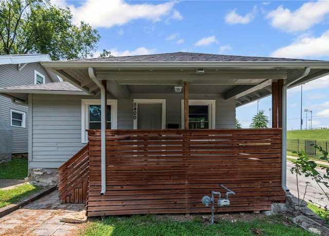 Property at 5400 Paseo Blvd, Kansas City, MO 64110, 3 beds, 2 baths