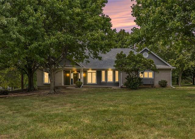 Property at 12420 Ridgeview Rd, Kearney, MO 64060, 3 beds, 3 baths