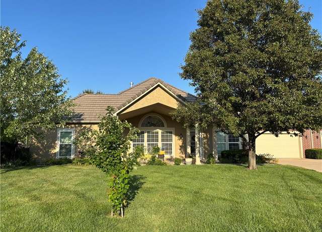 Property at 5401 W 145th St, Leawood, KS 66224, 2 beds, 2 baths