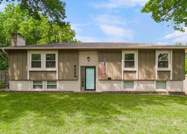 Property at 8432 N Virginia Ave, Kansas City, MO 64155, 3 beds, 3 baths