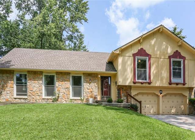 Property at 8100 W 98th St, Overland Park, KS 66212, 3 beds, 3.5 baths