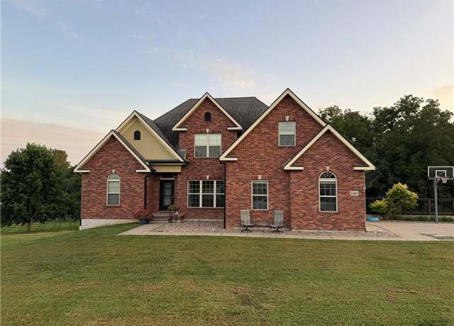 Property at 11109 Club View Dr, St Joseph, MO 64505, 5 beds, 4 baths