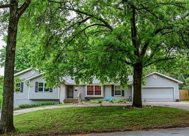 Property at 101 W Minor Dr, Kansas City, MO 64114, 5 beds, 3 baths