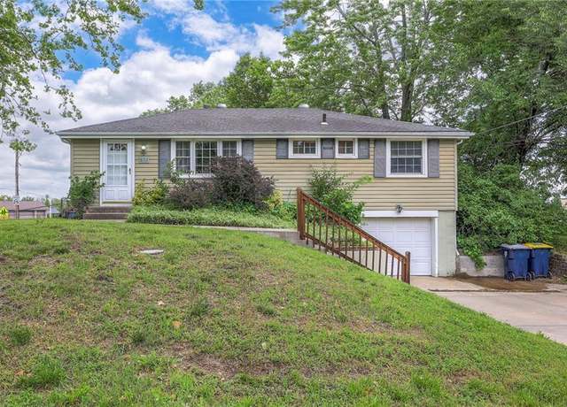 Property at 8713 Old Stagecoach Rd, Kansas City, MO 64154, 2 beds, 1.5 baths