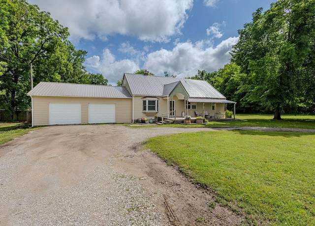 Property at 3005 W w. 8th St, Coffeyville, KS 67337, 4 beds, 2 baths
