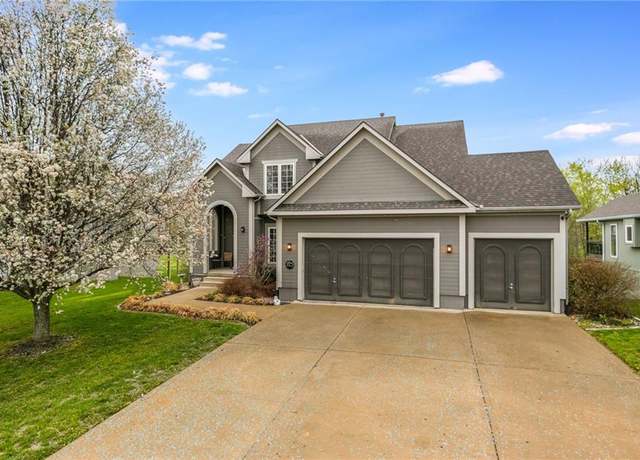 Property at 315 S Fox Ridge Dr, Raymore, MO 64083, 5 beds, 4.5 baths