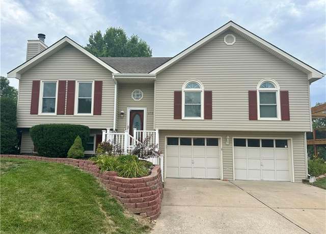 Property at 403 NW 73rd St, Kansas City, MO 64118, 4 beds, 2.5 baths