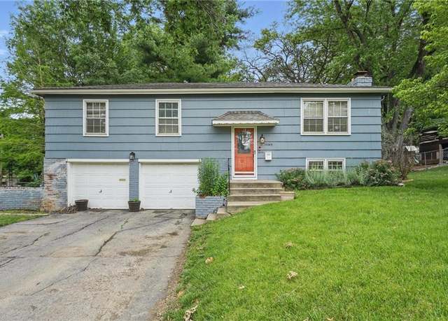 Property at 10202 Moody Park Dr, Overland Park, KS 66212, 3 beds, 1.5 baths