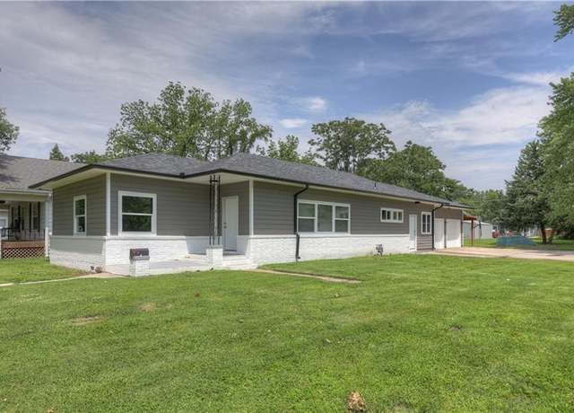 Property at 702 W Kansas St, Pittsburg, KS 66762, 3 beds, 2 baths