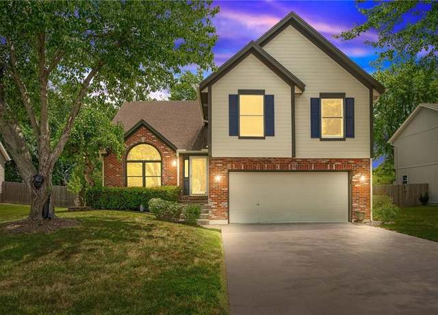 Property at 4309 NE Blue Jay Cir, Lee's Summit, MO 64064, 4 beds, 2.5 baths