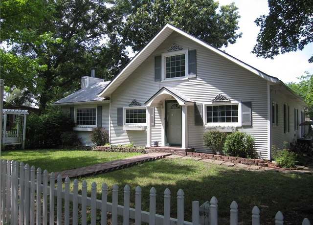 Property at 220 E Mccarty St, Edgerton, KS 66021, 3 beds, 3 baths