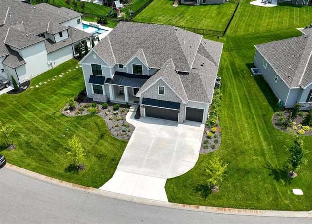 Property at 17137 Barton St, Overland Park, KS 66221, 5 beds, 6 baths