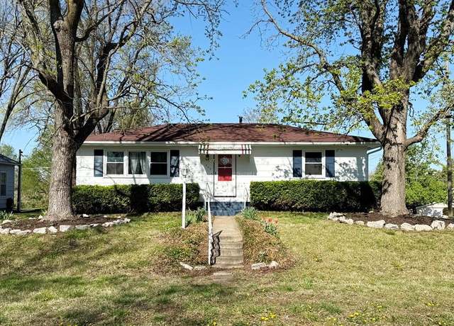 Property at 900 S Cedar St, Nevada, MO 64772, 3 beds, 3 baths