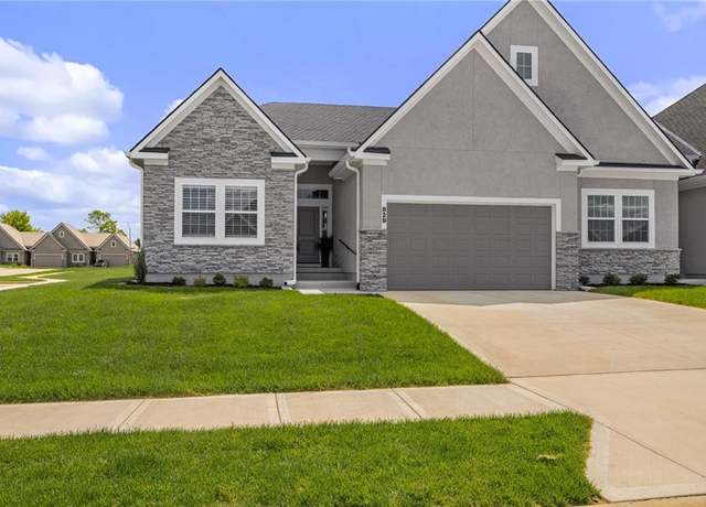 Property at 829 NE Algonquin St, Lee's Summit, MO 64064, 2 beds, 2 baths