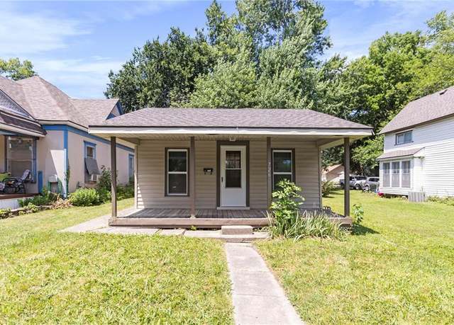 Property at 726 S Oak St, Ottawa, KS 66067, 2 beds, 1 bath