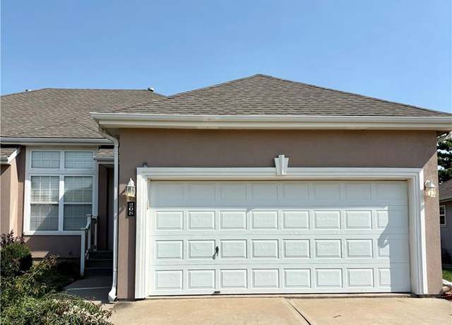 Property at 208 SW Chartwell Dr, Lee's Summit, MO 64082, 2 beds, 2 baths